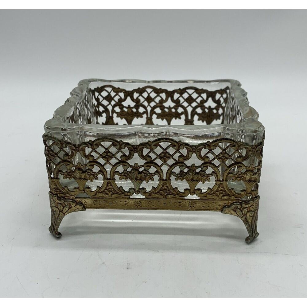 Vtg Ormolu Glass Trinket Dish & Metal Filigree Base Scalloped Has Patina 4”x4”
